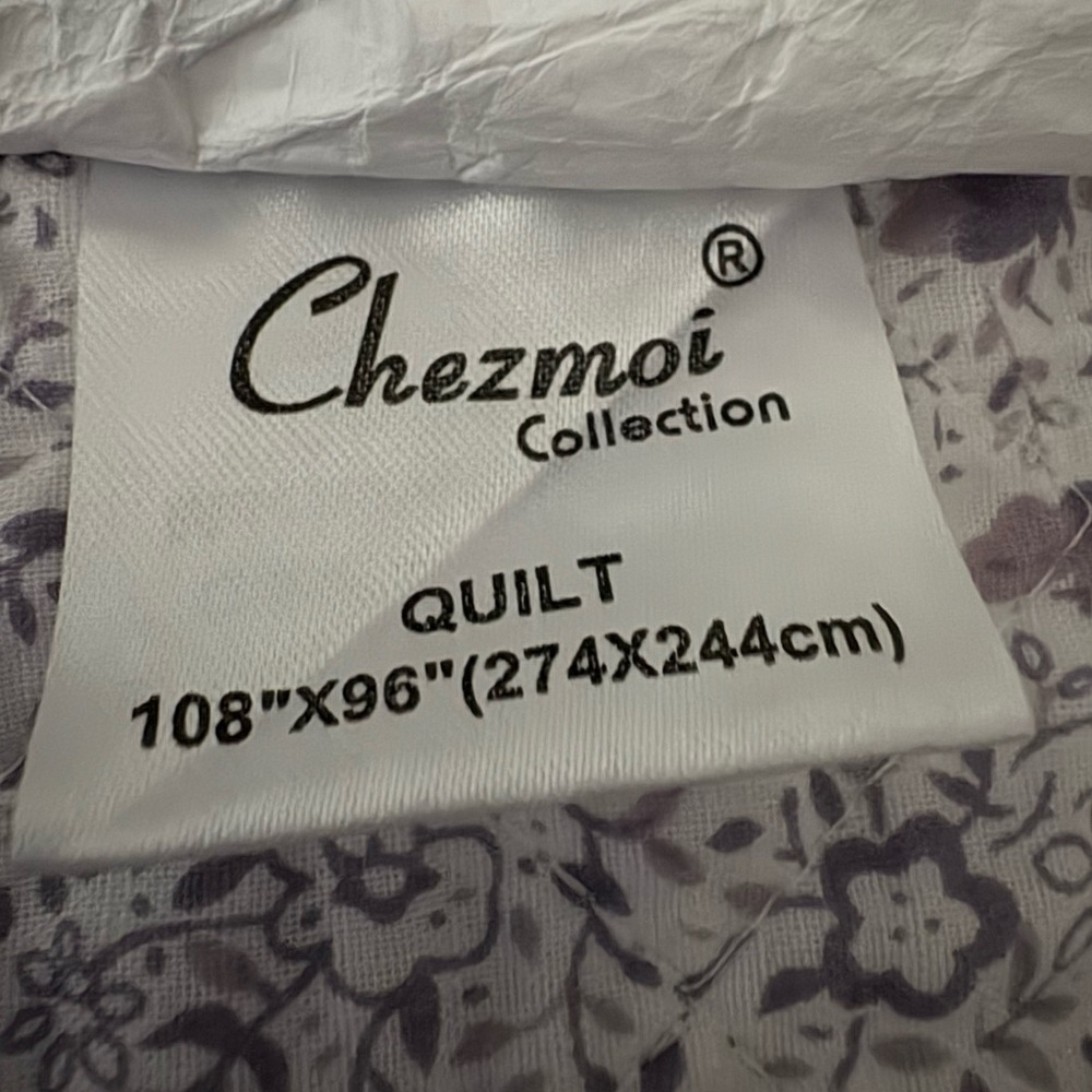 Lavender and Gray Floral Quilt - Picture 4 of 5